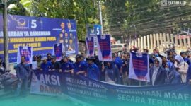 Kader NasDem  Jember saat menggelar aksi damai soal pemberitaan Majalah Tempo (Foto: Sigit/Frensia). 