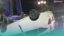 Mobil yang terguling diduga karena sopir banting setir ( Foto: tangkapan video dari berbagai sumber).