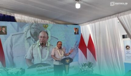 Kepala Badan Gizi Nasional (BGN), Dadan Hidayana, saat sambuatan di Ponpes Nurul Chotib Jombang, Jember. (Foto: Fadli/Frensia).