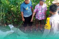 Korban tergeletak di pinggir rel kereta api (Foto: Istimewa). 