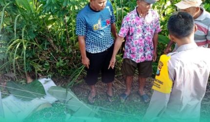 Korban tergeletak di pinggir rel kereta api (Foto: Istimewa).