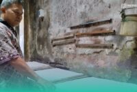 Samsul Arifin, perajin tahu dari Kelurahan Mangli, Kecamatan Kaliwates, Jember (Foto: Fadli/Frensia). 