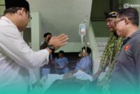 Siti Nurus Syamsiyah, salah satu ASN yang sedang dirawat di RSD dr. Soebandi setelah terjatuh saat melakukan Verval data kemiskinan (Foto: Fadli/Frensia).