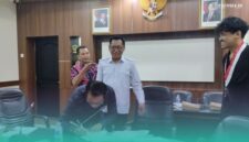 DPRD Jember saat menyatakan dukungan pengesahan RUU PRT menjadi Undang-undang (Foto: Fadli/Frensia). 