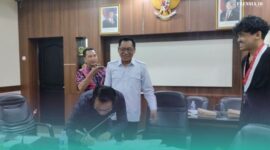 DPRD Jember saat menyatakan dukungan pengesahan RUU PRT menjadi Undang-undang (Foto: Fadli/Frensia). 
