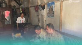 Petugas dinas di Jember sedang evaluasi program verval data kemiskinan (Foto: Istimewa). 