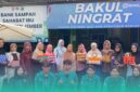 Direktur Bank Sampah 'Sahabat Ibu', Mira Christina Effyati, saat foto bareng bersama mahasiswa (Foto: Istimewa). 