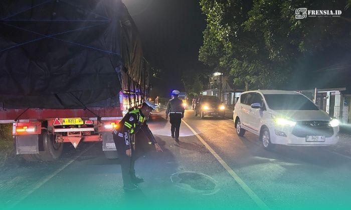 Satlantas saat melakukan olah Tempat Kejadian Perkara (TKP), (Foto: Istimewa). 