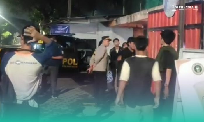 Pihak kepolisian saat mengecek lokasi kejadian (Foto: Istimewa). 