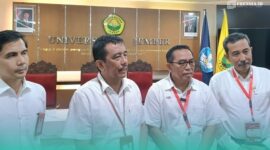 Pimpinan rektorat Universitas Jember (UNEJ) saat diwawancara di Ruang Rektorat (Foto: Istimewa). 