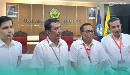 Pimpinan rektorat Universitas Jember (UNEJ) saat diwawancara di Ruang Rektorat (Foto: Istimewa).