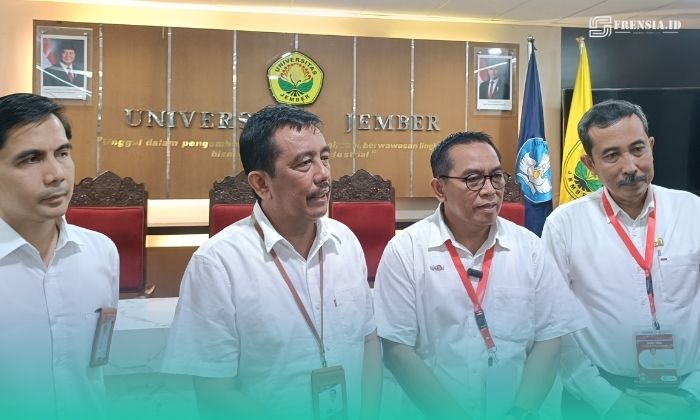 Pimpinan rektorat Universitas Jember (UNEJ) saat diwawancara di Ruang Rektorat (Foto: Istimewa). 