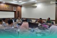 Komisi C DPRD Jember saat mengadakan Rapat Dengar Pendapat (RDP) dengan PT KAI Daop 9 (Foto: Fadli/Frensia). 