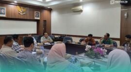 Komisi C DPRD Jember saat mengadakan Rapat Dengar Pendapat (RDP) dengan PT KAI Daop 9 (Foto: Fadli/Frensia). 