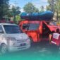 Tim PMI Jember siagakan ambulans untuk evakuasi warga yang hanyut di sungai Garahan, Silo, Jember (Foto: PMI Jember). 