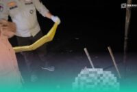 Korban saat dievakuasi oleh pihak kepolisian dan warga setempat (Foto: Istimewa). 