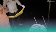 Korban saat dievakuasi oleh pihak kepolisian dan warga setempat (Foto: Istimewa). 