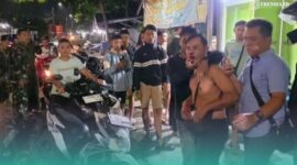 Korban saat dilerai oleh warga setempat usai terlibat perkelahian (Foto: Istimewa). 