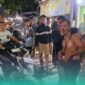 Korban saat dilerai oleh warga setempat usai terlibat perkelahian (Foto: Istimewa). 