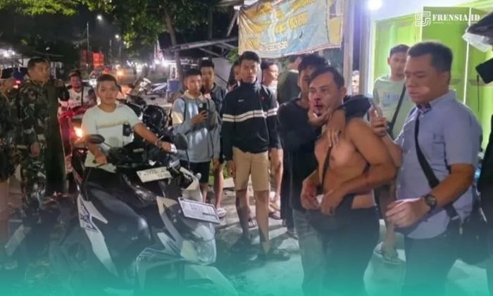 Korban saat dilerai oleh warga setempat usai terlibat perkelahian (Foto: Istimewa). 