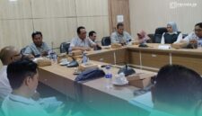 Komisi C DPRD Jember saat menggelar Rapat Dengar Pendapat dengan BPC Gapensi Jember (Foto: Fadli/Frensia). 