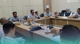 Komisi C DPRD Jember saat menggelar Rapat Dengar Pendapat dengan BPC Gapensi Jember (Foto: Fadli/Frensia). 