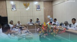 Komisi C DPRD Jember saat menggelar Rapat Dengar Pendapat dengan BPC Gapensi Jember (Foto: Fadli/Frensia). 