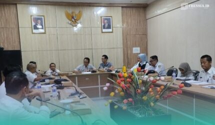 Komisi C DPRD Jember saat menggelar Rapat Dengar Pendapat dengan BPC Gapensi Jember (Foto: Fadli/Frensia).