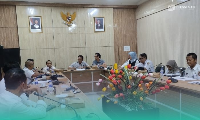 Komisi C DPRD Jember saat menggelar Rapat Dengar Pendapat dengan BPC Gapensi Jember (Foto: Fadli/Frensia). 