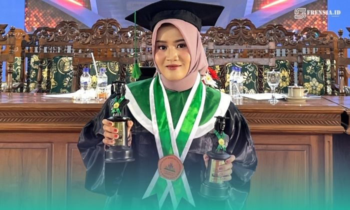 Khamidatus Sholeha Ma'rufin, Wisudawan Terbaik Program Sarjana UIN KHAS Jember dan sekaligus hafidzah 30 Juz (Foto: Istimewa). 