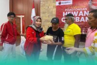 Gambar DPC PDI Perjuangan Banyuwangi Bagikan Ribuan Daging Kurban Ke Tukang Becak Hingga UMKM (Sumber: Istimewa)