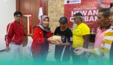 Gambar DPC PDI Perjuangan Banyuwangi Bagikan Ribuan Daging Kurban Ke Tukang Becak Hingga UMKM (Sumber: Istimewa)