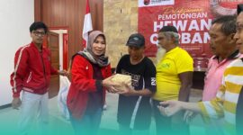 Gambar DPC PDI Perjuangan Banyuwangi Bagikan Ribuan Daging Kurban Ke Tukang Becak Hingga UMKM (Sumber: Istimewa)