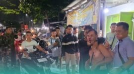 Korban saat dilerai oleh warga setempat setelah terlibat perkelahian (Foto: Istimewa). 