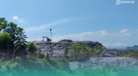 Gunungan sampah di TPA Pakusari, Jember, yang limbahnya mencemari sawah warga setempat (Foto: Fadli/Frensia). 