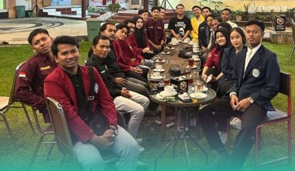 Anggota BEM Nusantara Keresidenan Tapal Kuda saat sedang berkumpul di Puncak Rembangan, Jember, (Foto: Istimewa).