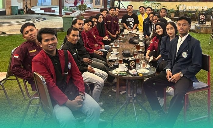 Anggota BEM Nusantara Keresidenan Tapal Kuda, saat sedang berkumpul di Puncak Rembangan, Jember, (Foto: Istimewa). 