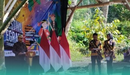 Penjabat (Pj) Sekretaris daerah Kabupaten Jember, Akhmad Helmi Luqman, saat sambutan di launching Festival Egrang (Foto: Fadli/Frensia).