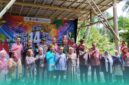 Penjabat (Pj) Sekretaris daerah Kabupaten Jember, Akhmad Helmi Luqman, saat foto bersama dengan para tamu undangan (Foto: Fadli/Frensia). 