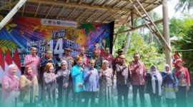 Penjabat (Pj) Sekretaris daerah Kabupaten Jember, Akhmad Helmi Luqman, saat foto bersama dengan para tamu undangan (Foto: Fadli/Frensia). 