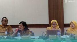 Sekretaris dinas Kesehatan Jember, Ni Ketut Ardiani saat menyampaikan penjelasannya soal perombakan Kepala Puskesmas (Foto: Fadli/Frensia). 