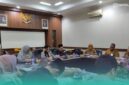 Komisi D DPRD Jember saat menggelar RDP dengan Dinas Kesehatan, Pengendalian Penduduk dan Keluarga Berencana (Foto: Fadli/Frensia). 