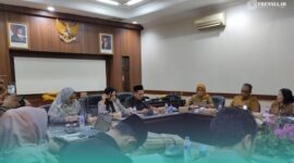 Komisi D DPRD Jember saat menggelar RDP dengan Dinas Kesehatan, Pengendalian Penduduk dan Keluarga Berencana (Foto: Fadli/Frensia). 