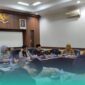 Komisi D DPRD Jember saat menggelar RDP dengan Dinas Kesehatan, Pengendalian Penduduk dan Keluarga Berencana (Foto: Fadli/Frensia). 