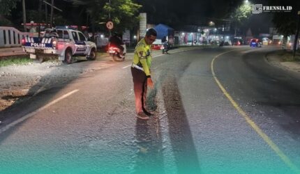 Satlantas Polres Jember saat melakukan olah TKP (Foto: Satlantas Polres Jember).