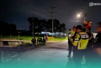 Pihak kepolisian saat melakukan olah TKP (Foto: Sigit/Frensia). 