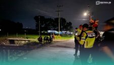 Pihak kepolisian saat melakukan olah TKP (Foto: Sigit/Frensia). 