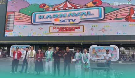 Pj Sekda Achmad Imam Fauzi saat menghadiri acara Karnaval SCTV di Alun-alun Jember (Foto: Sigit/Frensia).