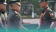 Prosesi penanggalan pangkat siswa dan penyematan pangkat Bintara (Foto: Penerangan Kodim 0824/Jember). 