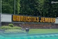 Tampak depan papan nama kampus Universitas Jember (UNEJ) (Foto: Istimewa). 